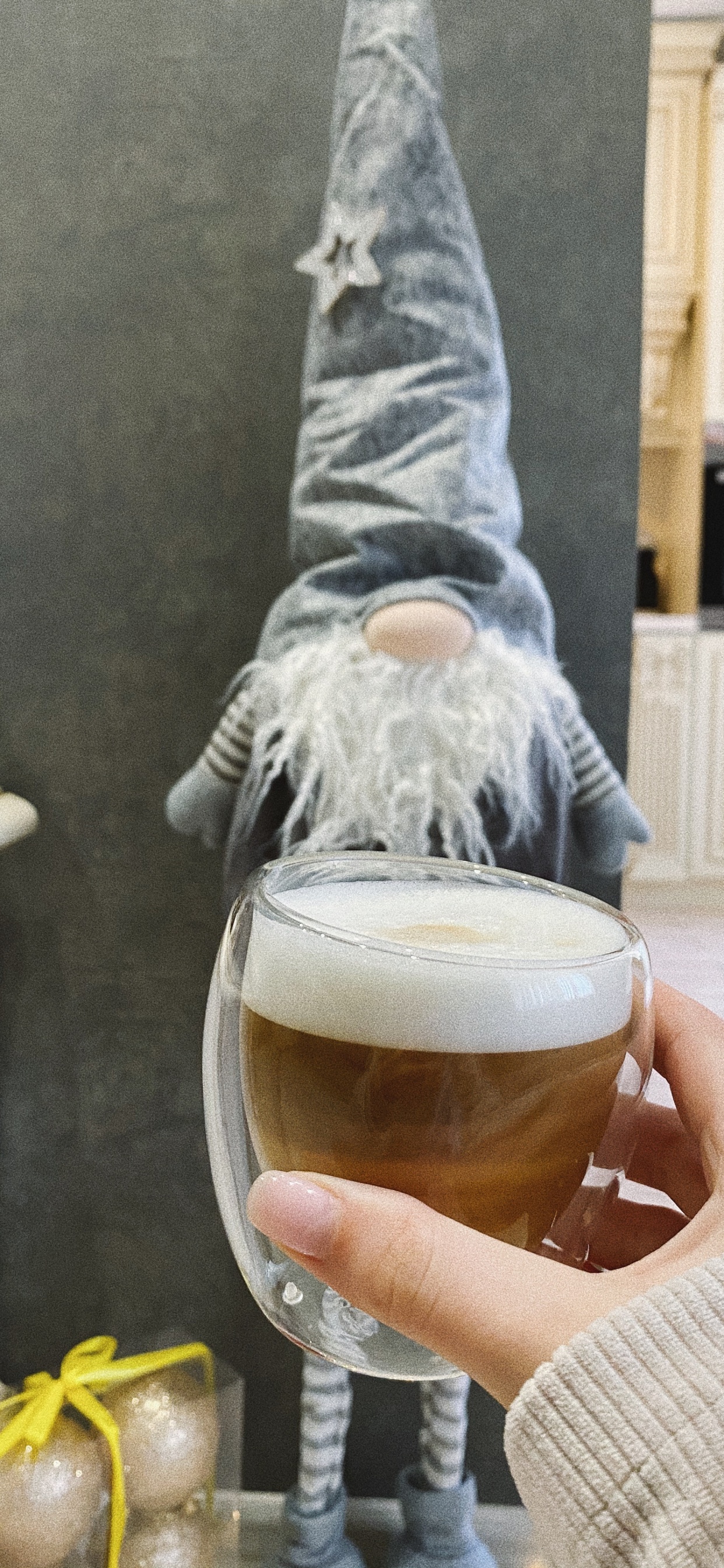 Обои небьющиеся, напиток, пиво, алкоголь, бесплатная доставка в разрешении 1242x2688