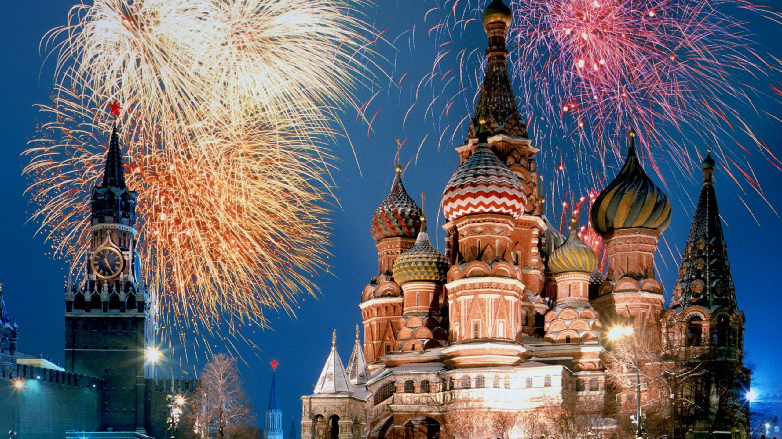 Обои Московская Русь, Красная площадь, ориентир, салют, Новый год в разрешении 2560x1440