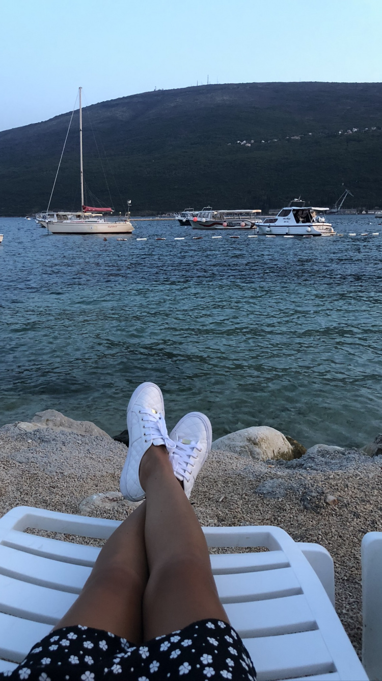 Обои море, лодка, туризм, вода, пляж в разрешении 750x1334