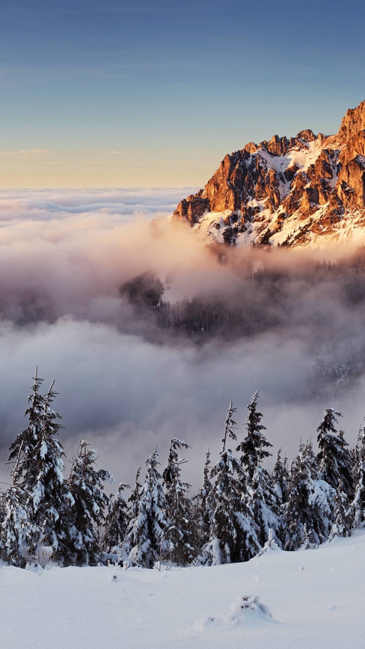 Обои гора, снег, зима, горный рельеф, горный хребет в разрешении 720x1280