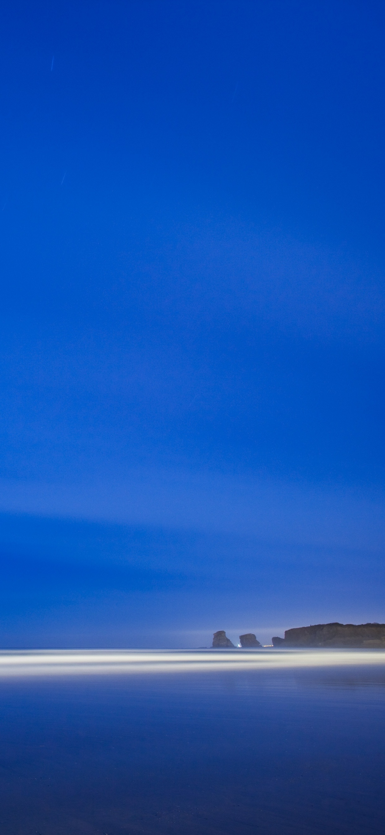 Обои горизонт, синий, море, атмосфера, дневное время в разрешении 1242x2688