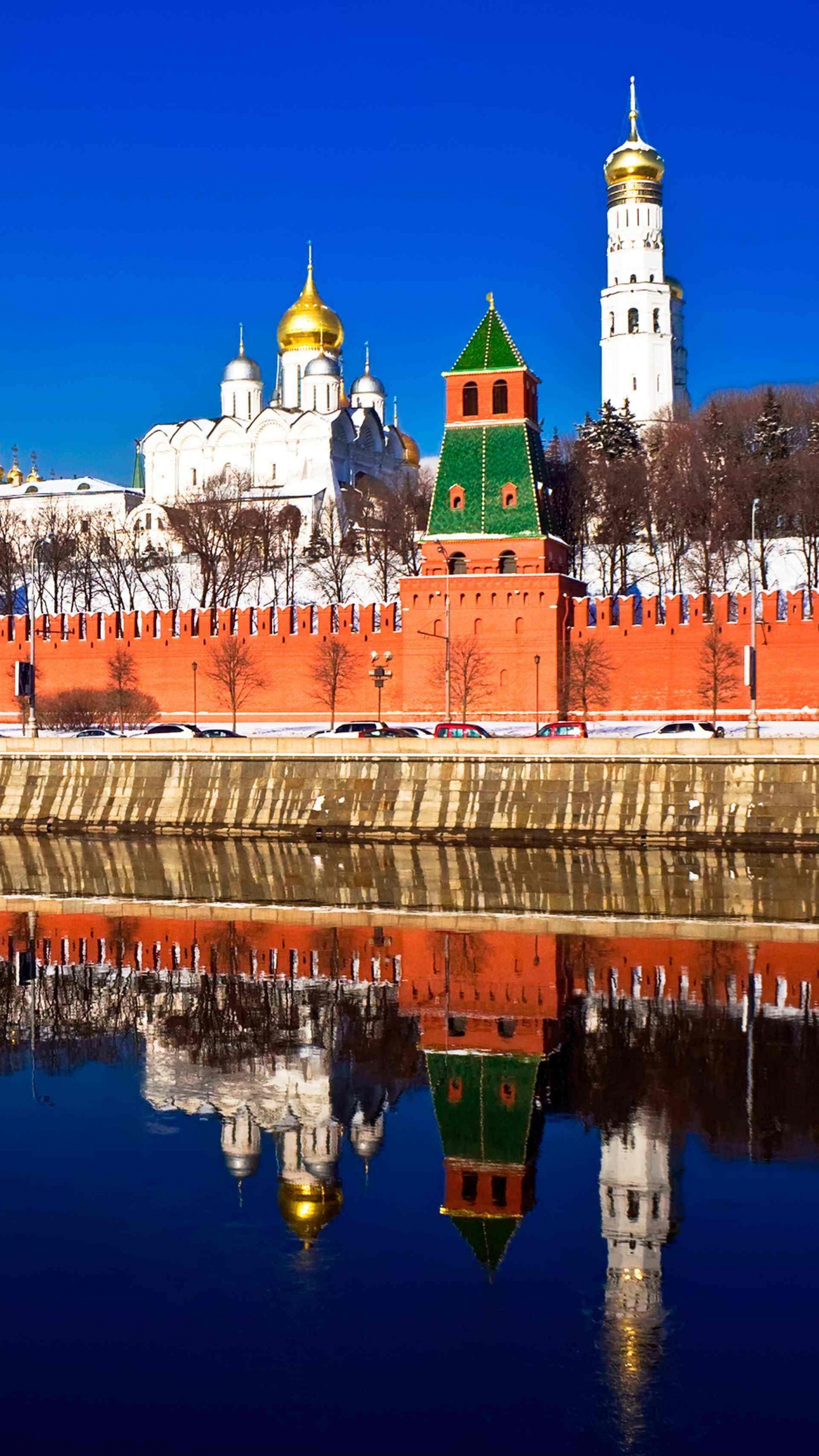 Обои Красная площадь, отражение, ориентир, водный путь, город в разрешении 1440x2560