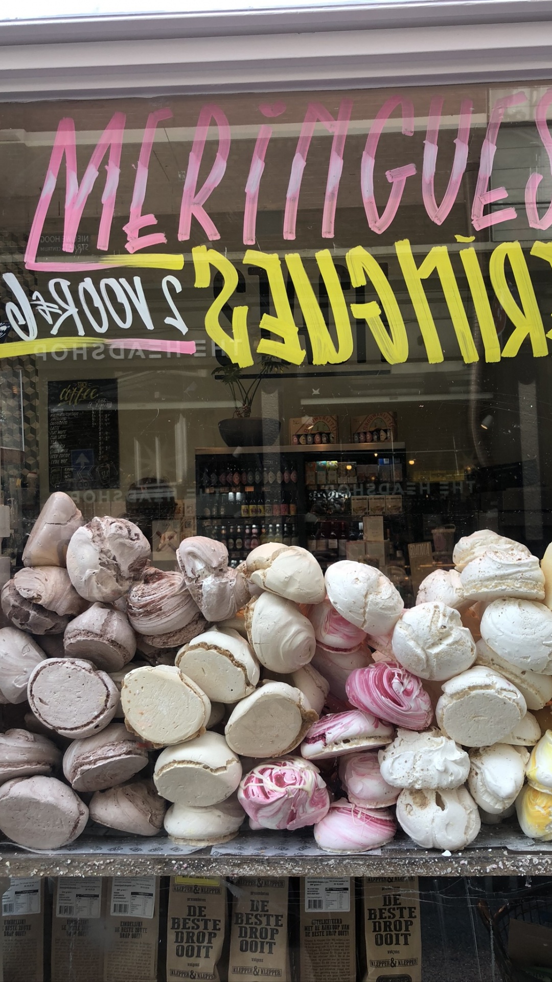 Обои пекарня, человек, древесина, сладость, транспорт в разрешении 1080x1920