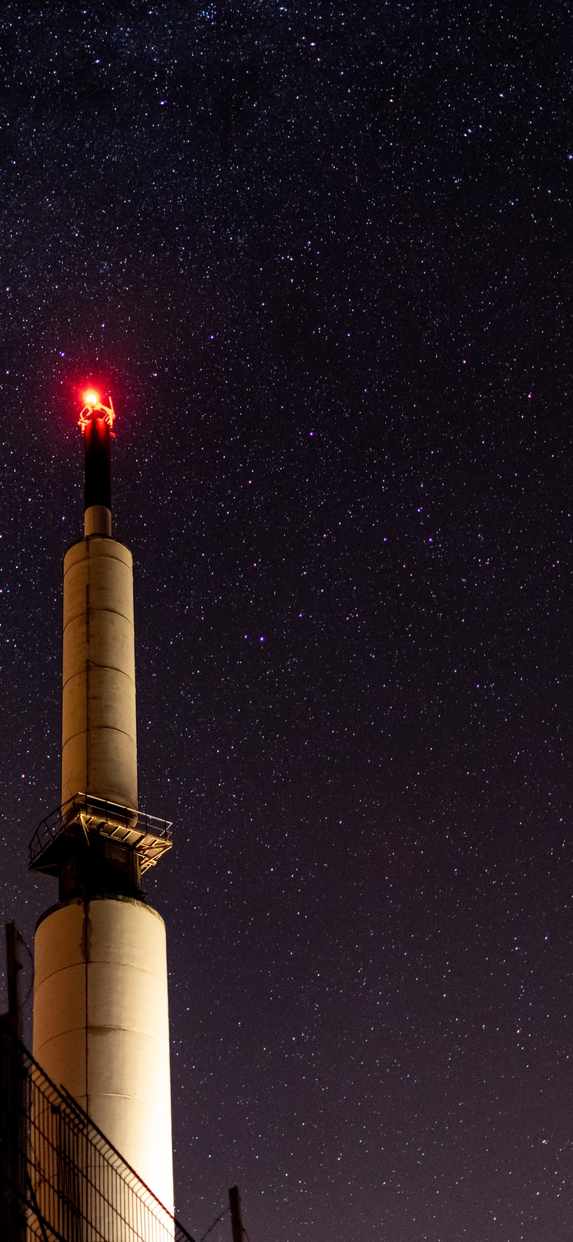 Обои наука, красный цвет, Низкий угол выстрел, архитектура, ночь в разрешении 1125x2436