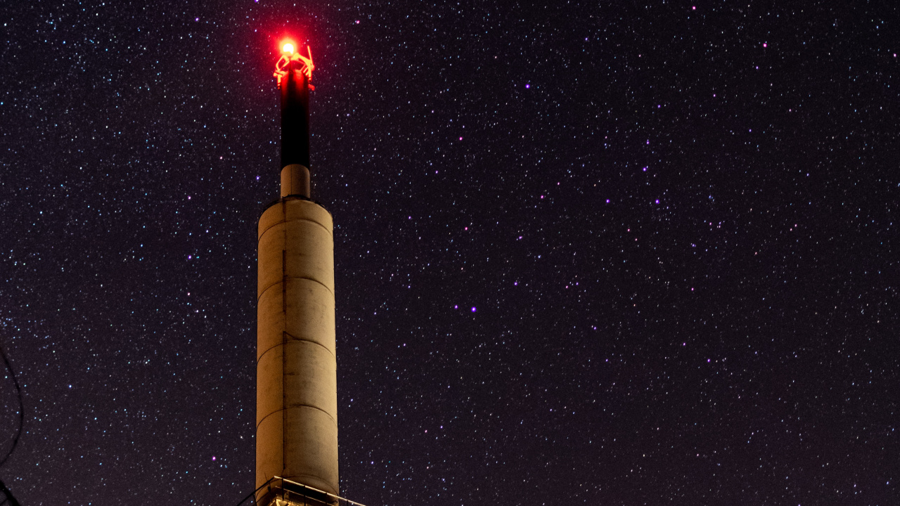 Обои наука, красный цвет, Низкий угол выстрел, архитектура, ночь в разрешении 1280x720