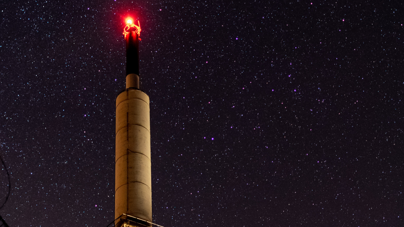 Обои наука, красный цвет, Низкий угол выстрел, архитектура, ночь в разрешении 1366x768