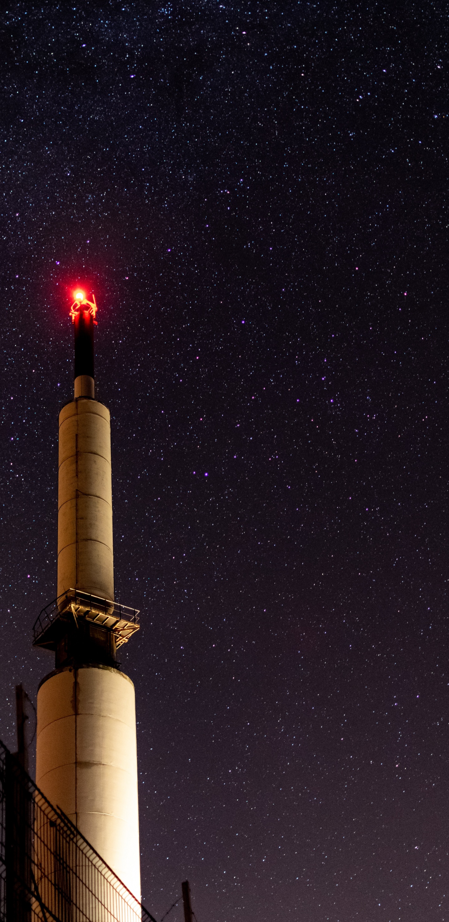 Обои наука, красный цвет, Низкий угол выстрел, архитектура, ночь в разрешении 1440x2960