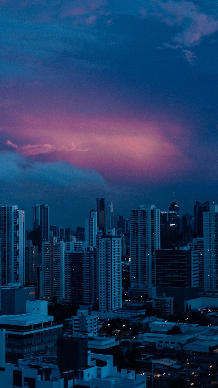 Обои городской пейзаж, небоскреб, здание, архитектура, облако в разрешении 720x1280