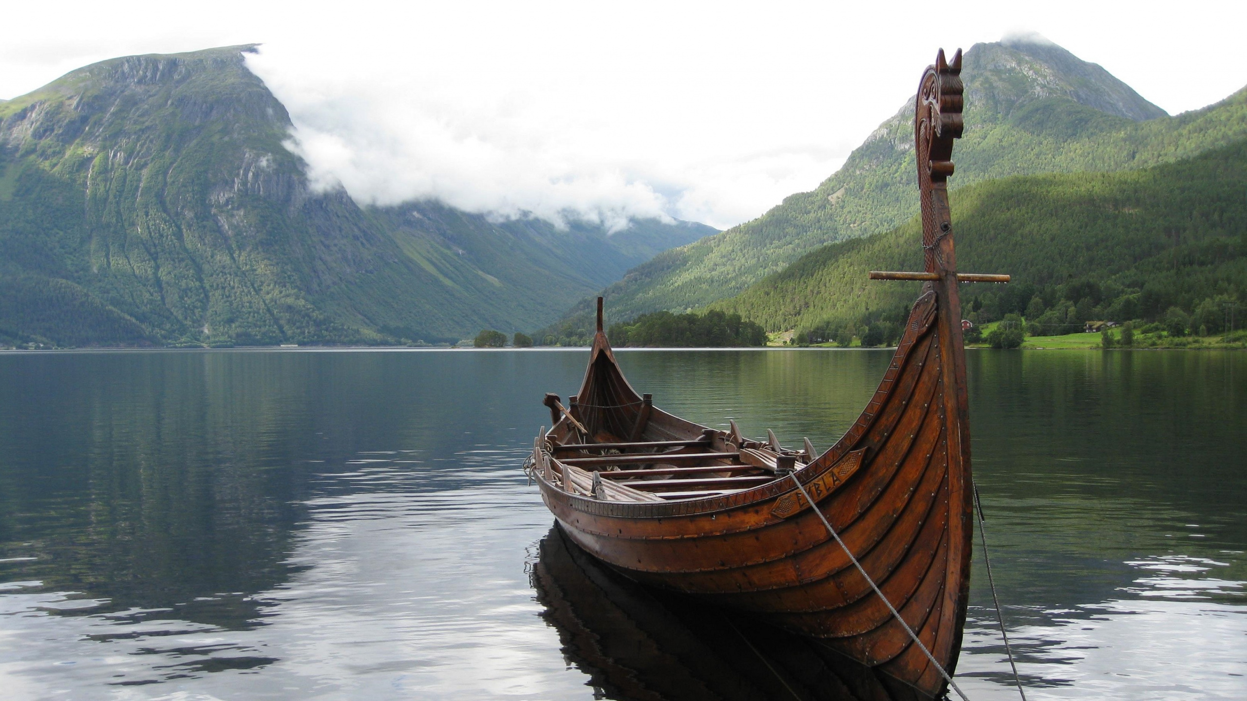 Обои варяг, викинги, Корабли викингов, скандинавская мифология, перевозка воды в разрешении 2560x1440