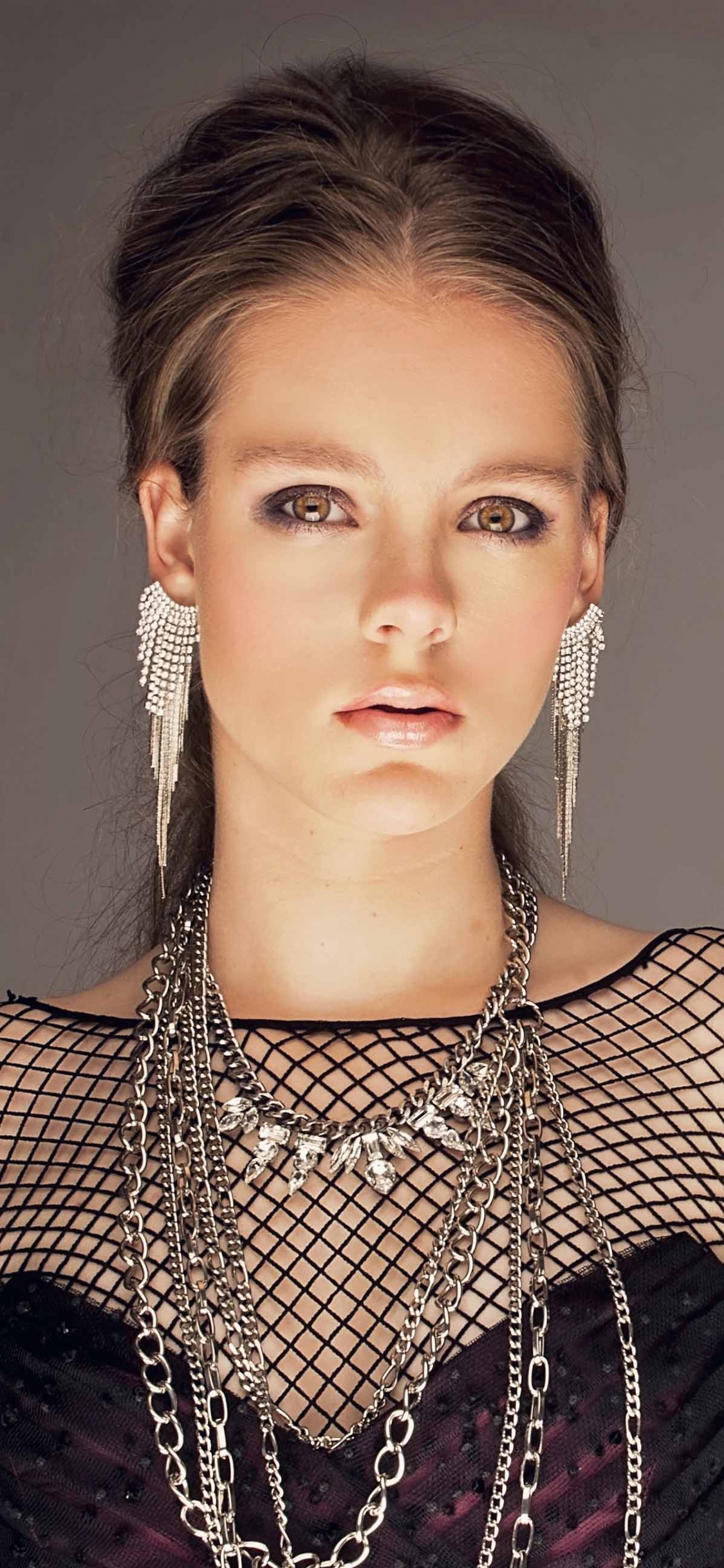 Обои манекенщица, красота, модель, портрет, волосы в разрешении 1125x2436