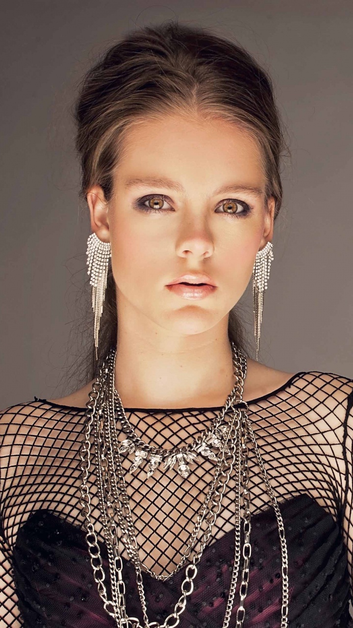 Обои манекенщица, красота, модель, портрет, волосы в разрешении 720x1280