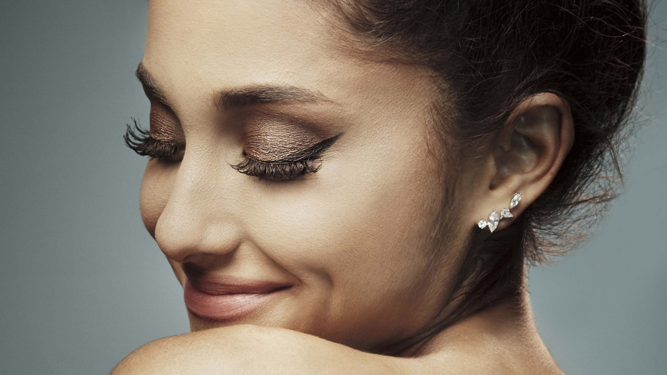 Обои Ариана Гранде, лицо, волосы, бровь, ресничка в разрешении 1366x768