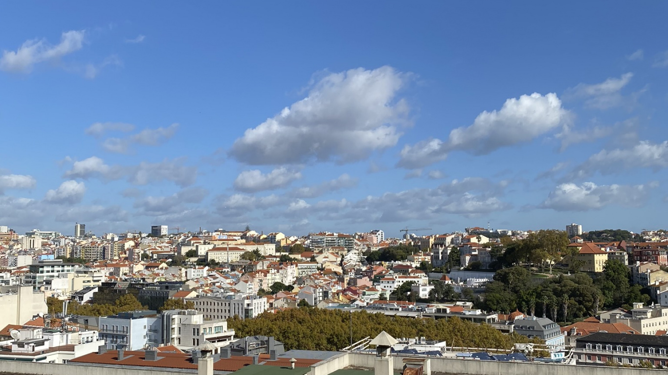 Обои недвижимость, дневное время, жилой район, облако, соседство в разрешении 1366x768