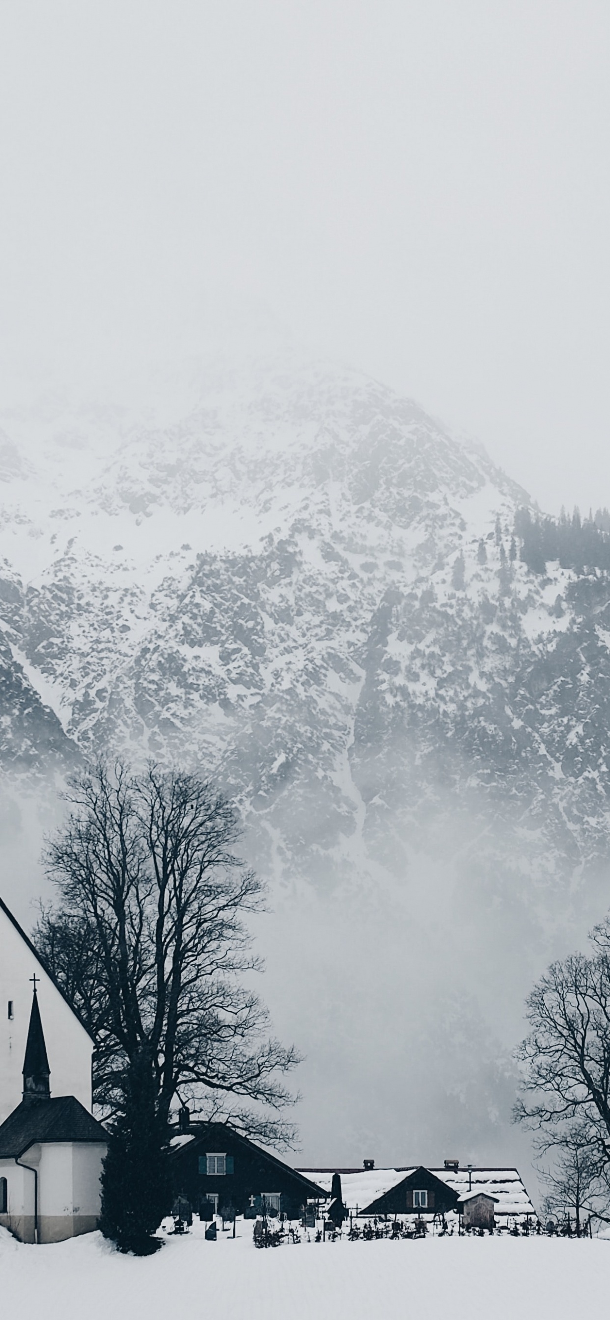 Обои зима, снег, гора, здание, природный ландшафт в разрешении 1242x2688