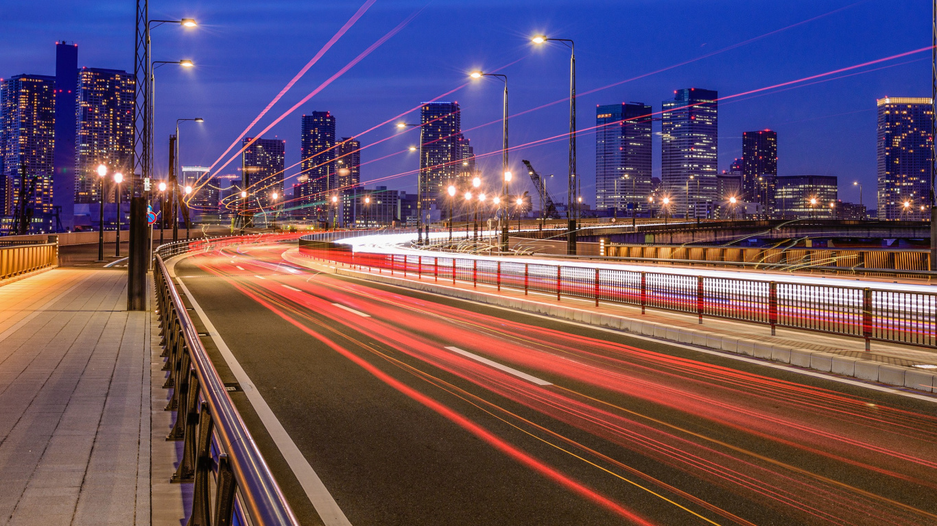 Обои дорога, ночь, городской район, магистраль, мост в разрешении 1366x768