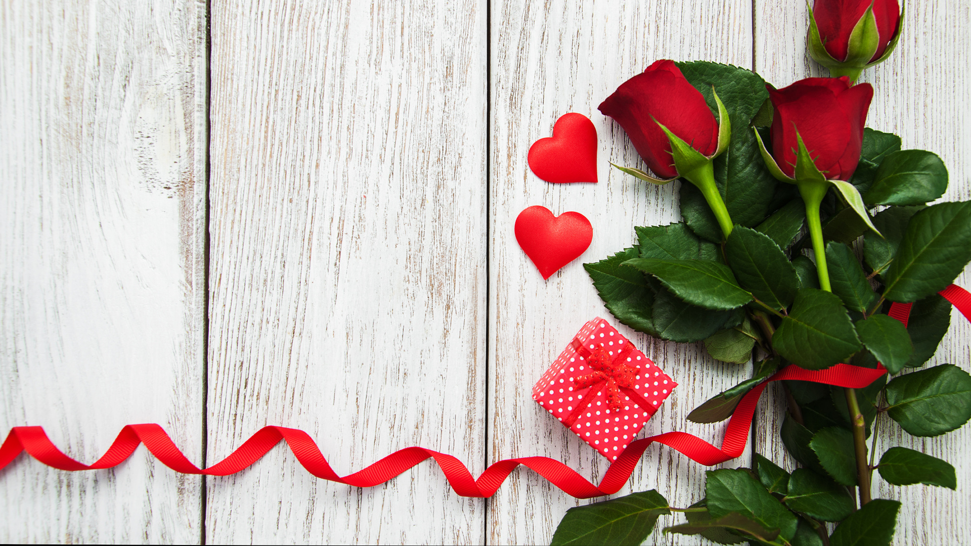 Обои лепесток, цветок, сердце, любовь, День Святого Валентина в разрешении 1920x1080
