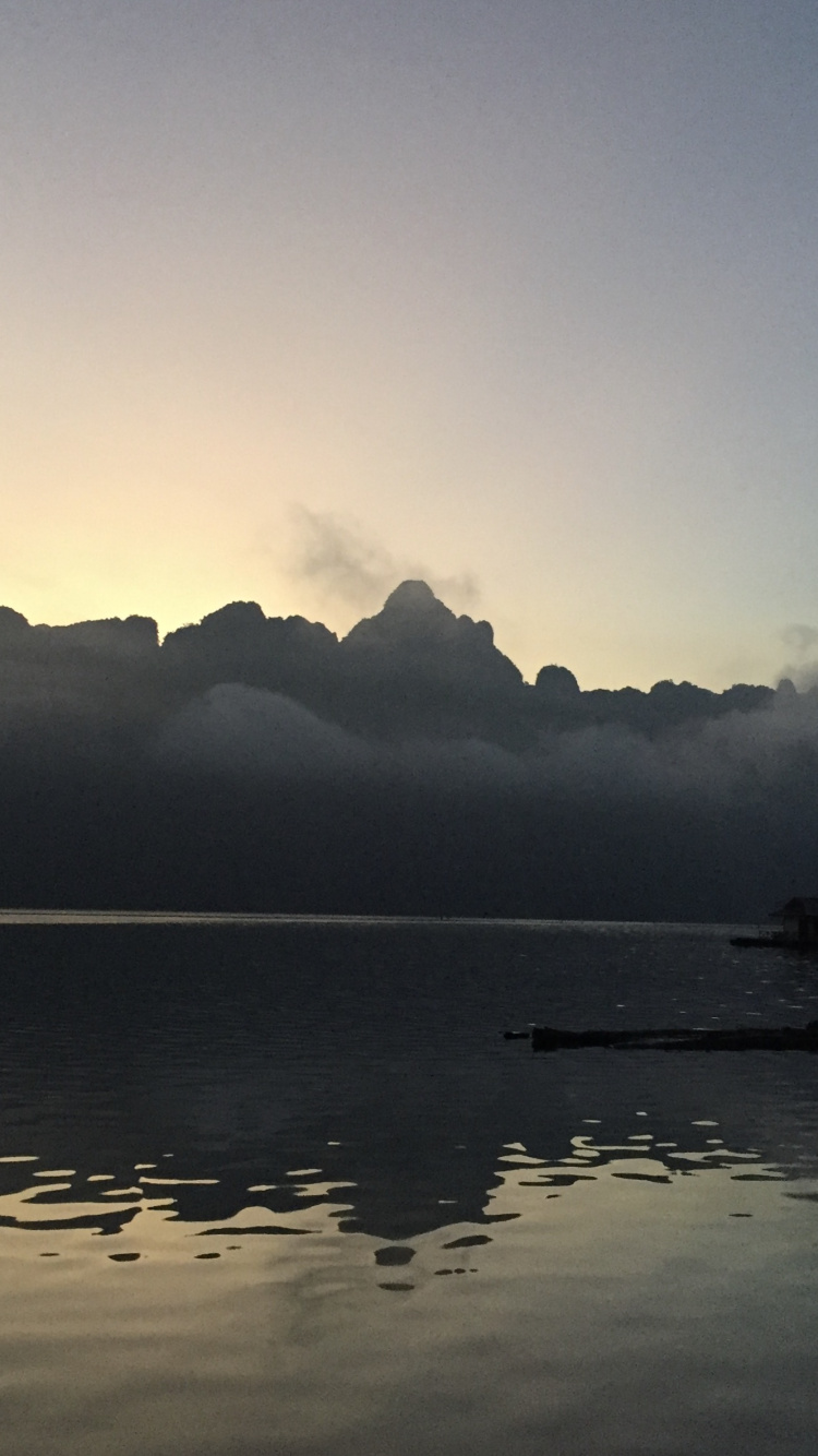 Обои отражение, пейзажи гор, горный хребет, фьорд, жидкий в разрешении 750x1334