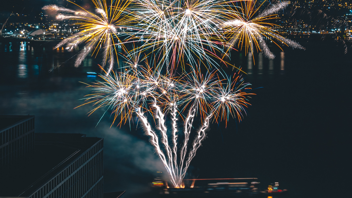 Обои салют, день нового года, ночь, полночь, темнота в разрешении 1366x768