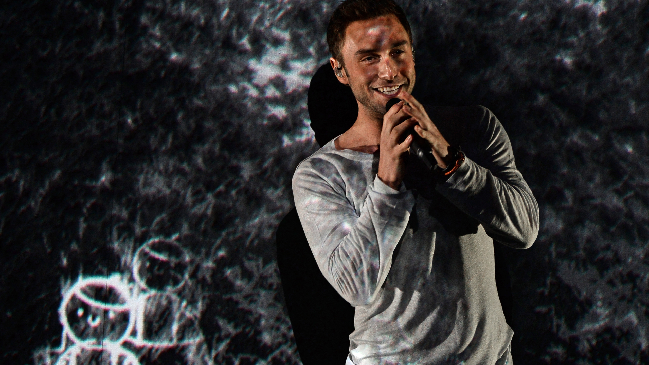 Обои Монс Евровидение, Конкурс Песни Евровидение-2015, Конкурс Песни Евровидение-2014, музыкальный исполнитель, Представление в разрешении 2560x1440