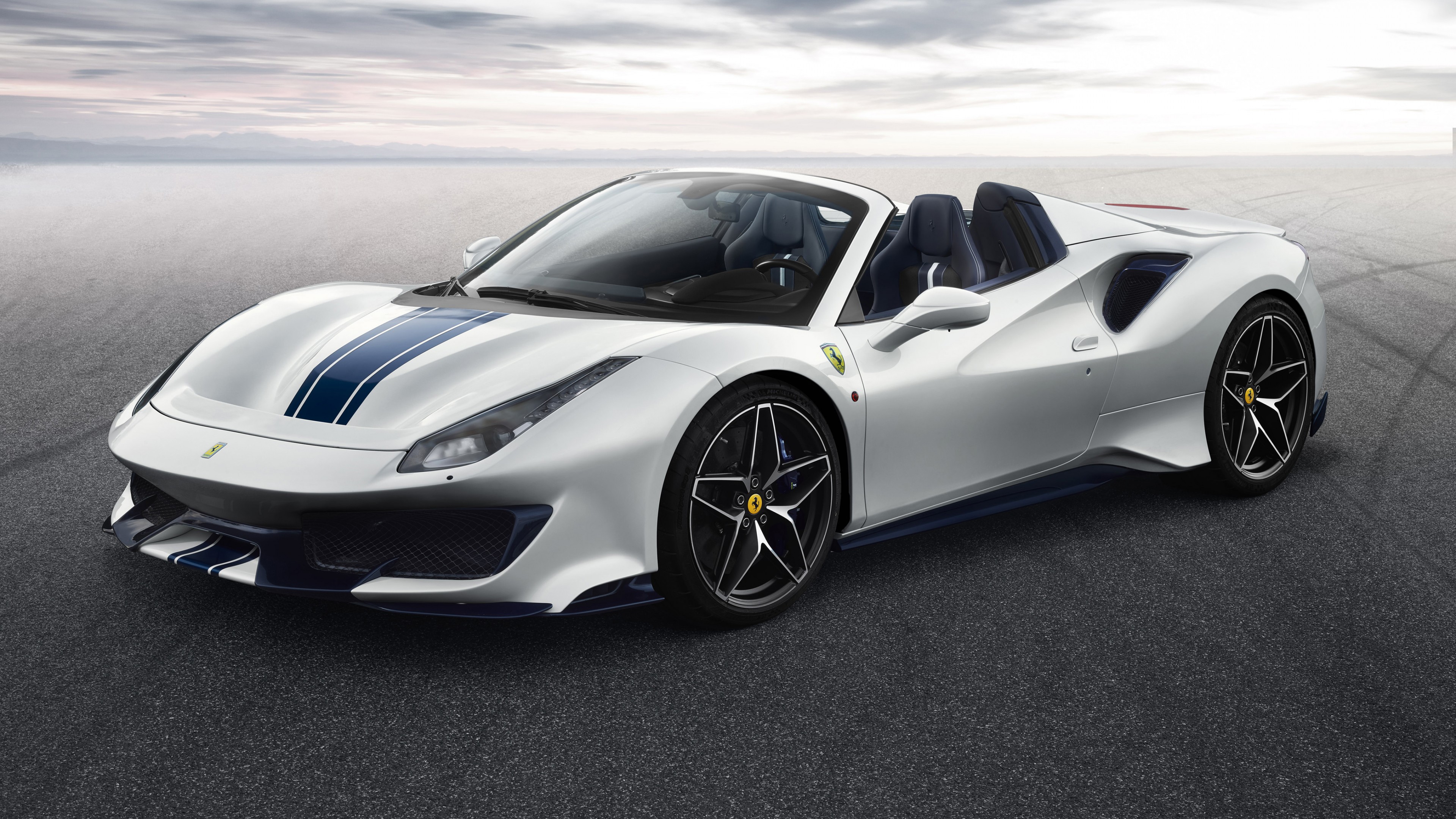 Обои Ferrari 488 Track 2019 года, ferrari 488 трек паук, легковые автомобили, феррари f8, спорткар в разрешении 3840x2160