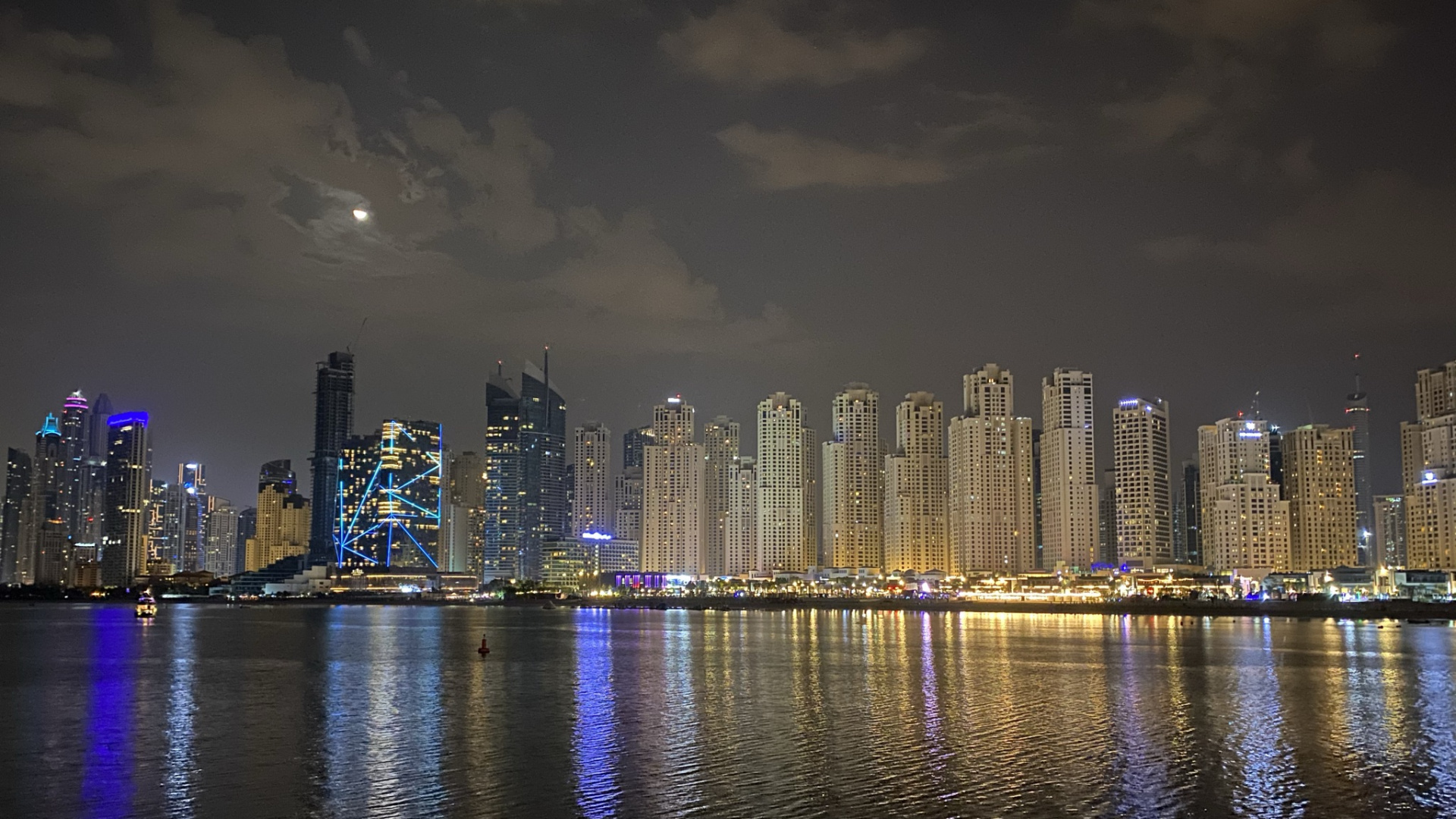 Обои городской пейзаж, ночь, дневное время, башня, метрополия в разрешении 1920x1080