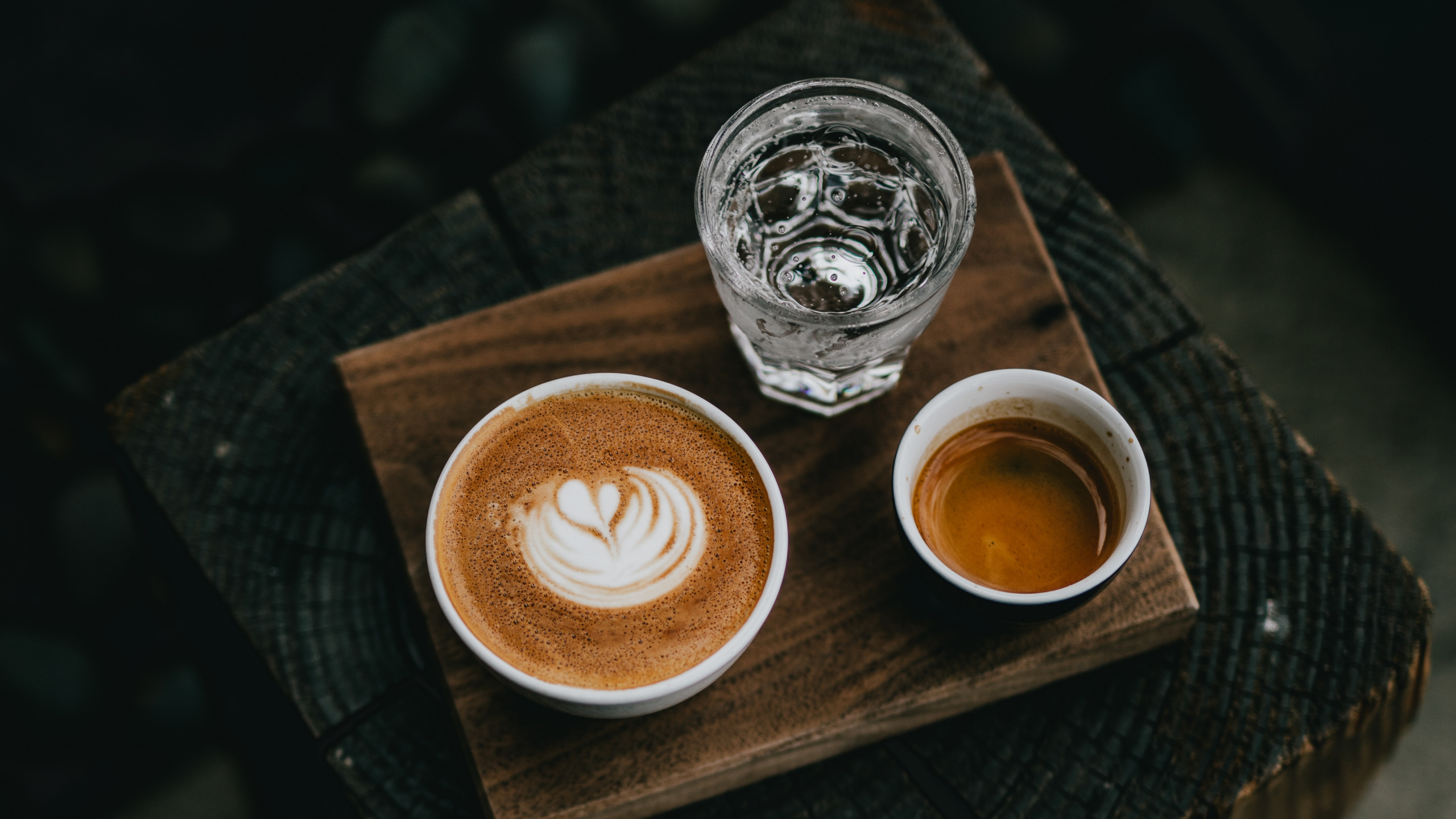 Обои латте, капучино, кофе, кофейня, кофе эспрессо в разрешении 2560x1440