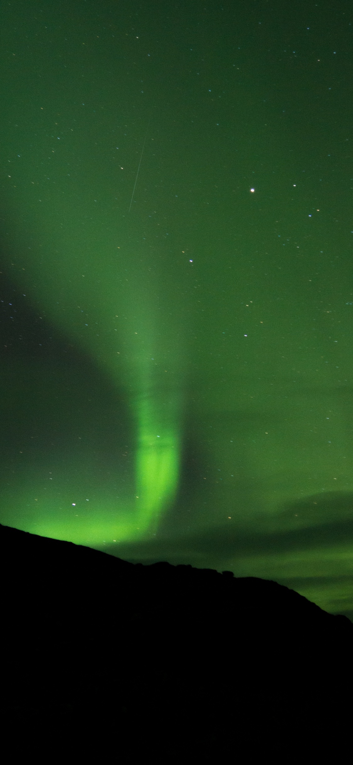 Обои Аврора, атмосфера, небесное явление, свет, ночь в разрешении 1125x2436