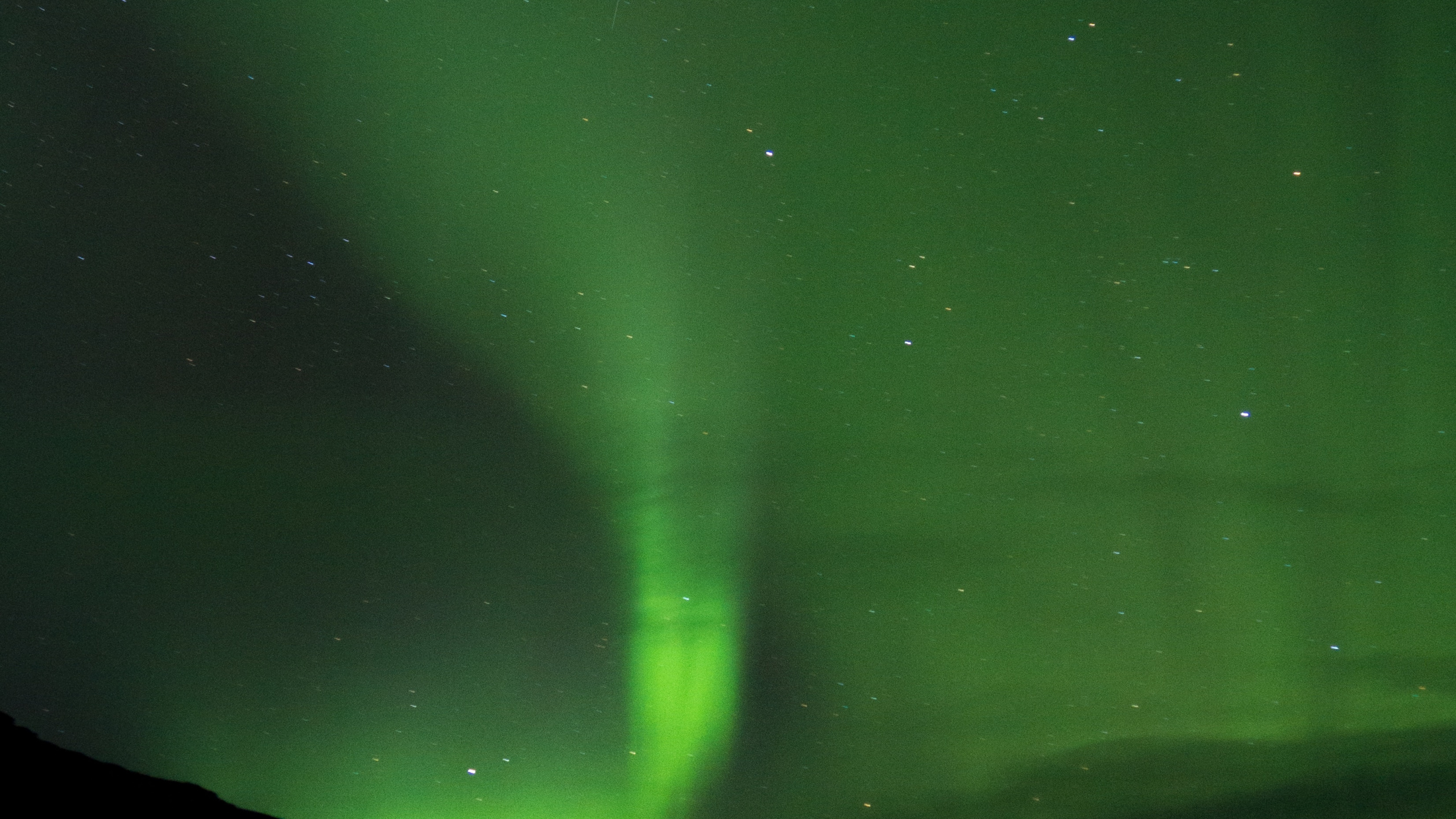 Обои Аврора, атмосфера, небесное явление, свет, ночь в разрешении 2560x1440