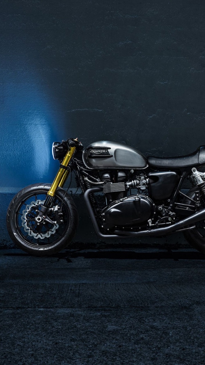 Обои Мотоциклы Triumph, мотоцикл, авто, автомобильное освещение, шина в разрешении 720x1280