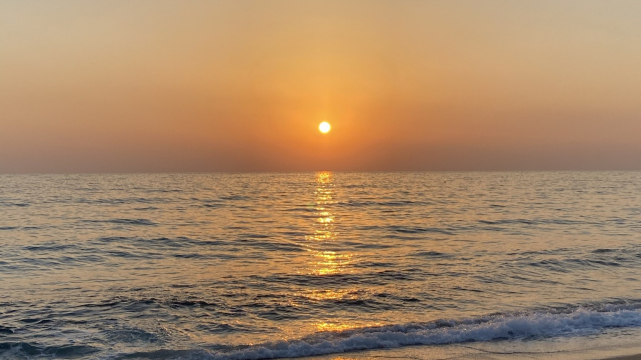 Обои закат, вода, жидкость, послесвечение, солнечный свет в разрешении 1280x720