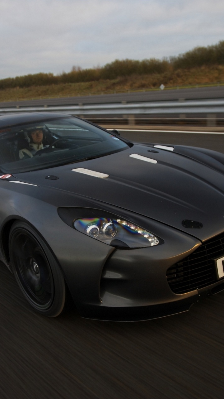 Обои суперкар, спорткар, автомобиль, aston martin vantage, Макларен Ф1 в разрешении 720x1280