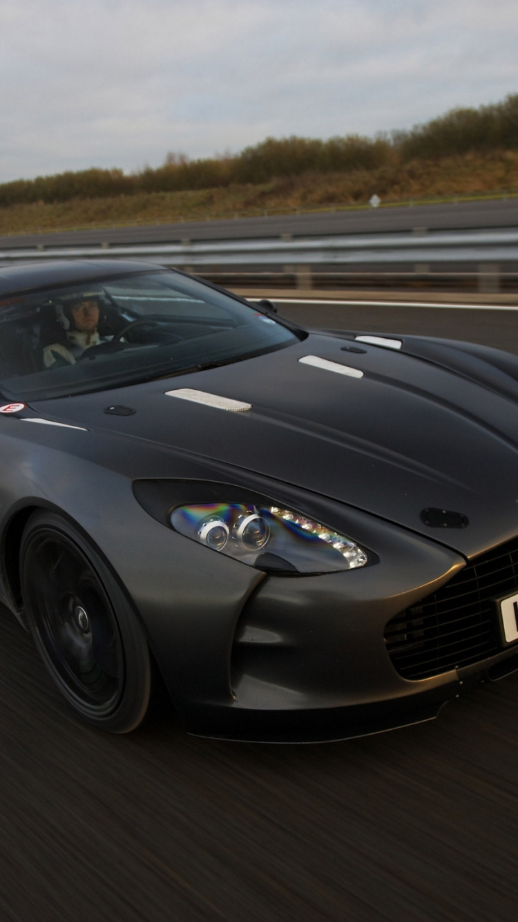 Обои суперкар, спорткар, автомобиль, aston martin vantage, Макларен Ф1 в разрешении 750x1334