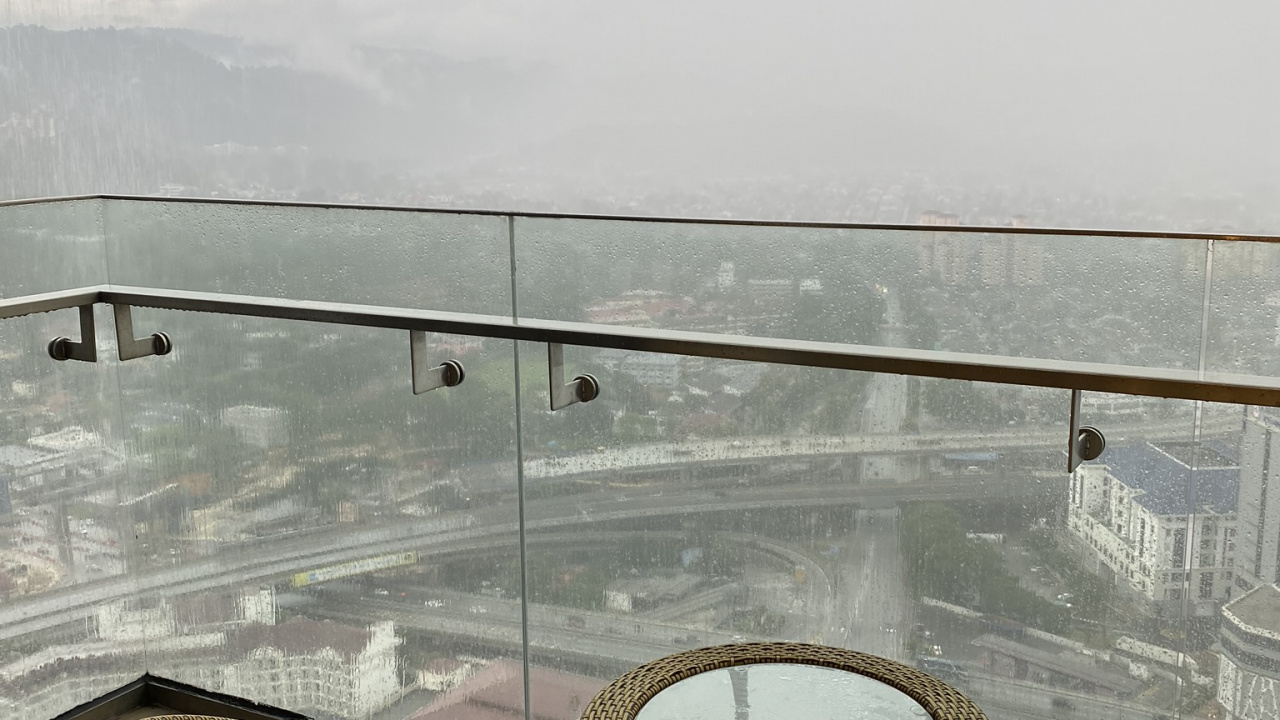 Обои таблица, вода, мебель, уличная мебель, открытый стол в разрешении 1280x720