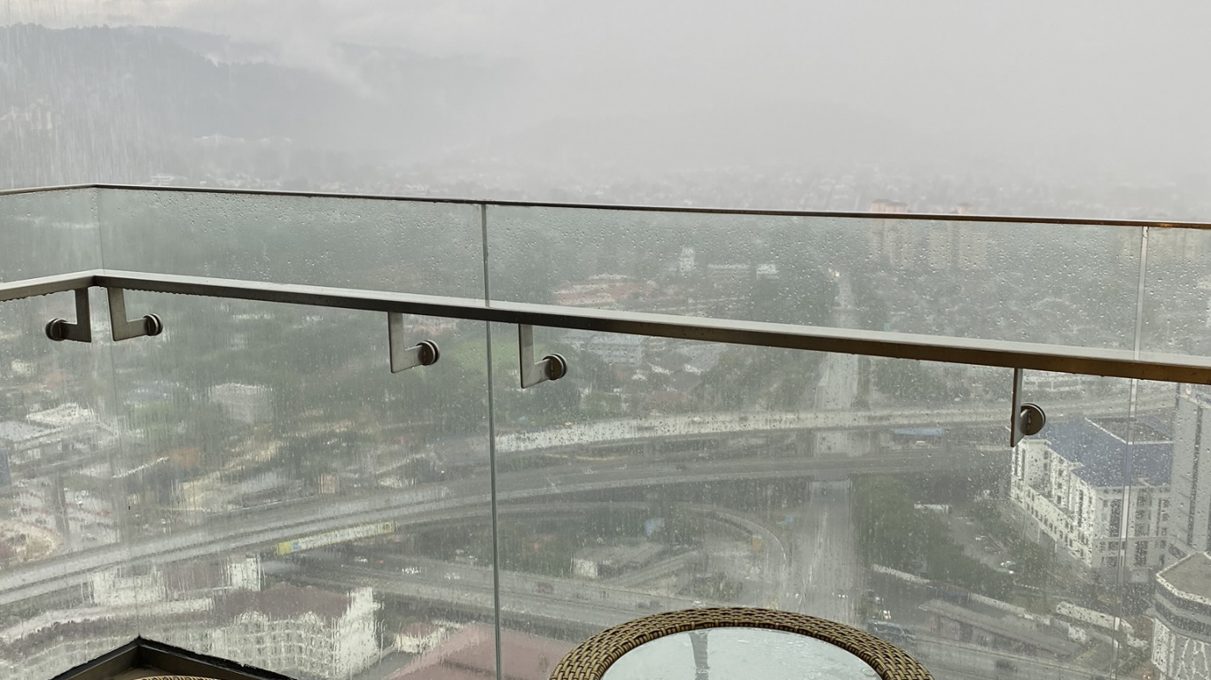 Обои таблица, вода, мебель, уличная мебель, открытый стол в разрешении 1366x768