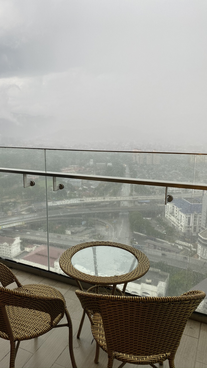 Обои таблица, вода, мебель, уличная мебель, открытый стол в разрешении 720x1280