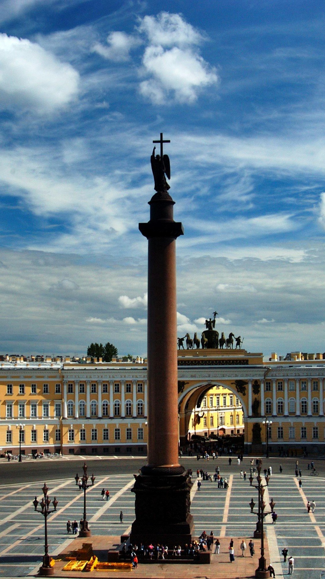 Обои Дворцовая площадь, зимний дворец, ориентир, город, облако в разрешении 1080x1920