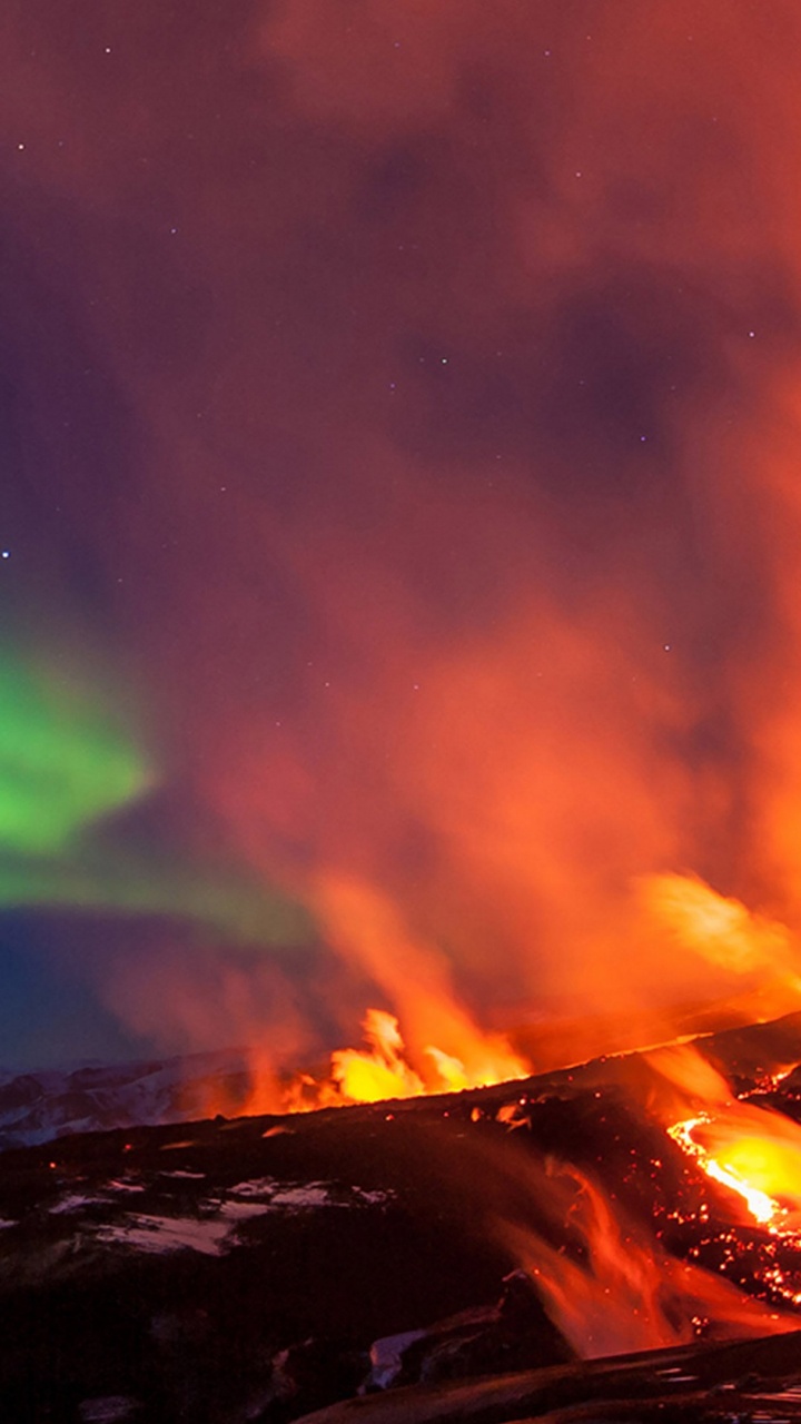 Обои вулкан, Аврора, атмосфера, пейзаж, небо в разрешении 720x1280