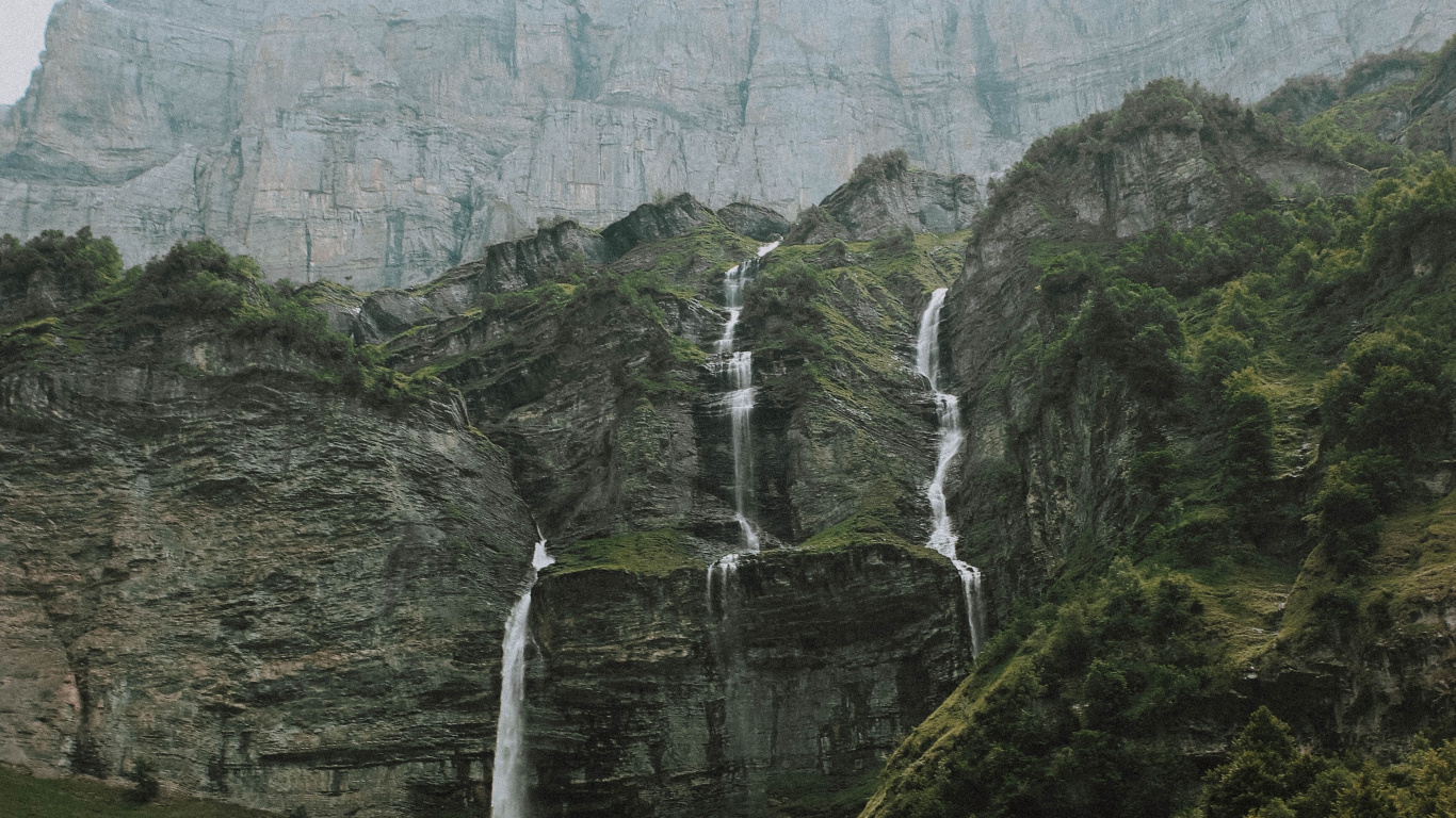 Обои Долина, водопад, природный ландшафт, обрыв, пейзажи гор в разрешении 1366x768