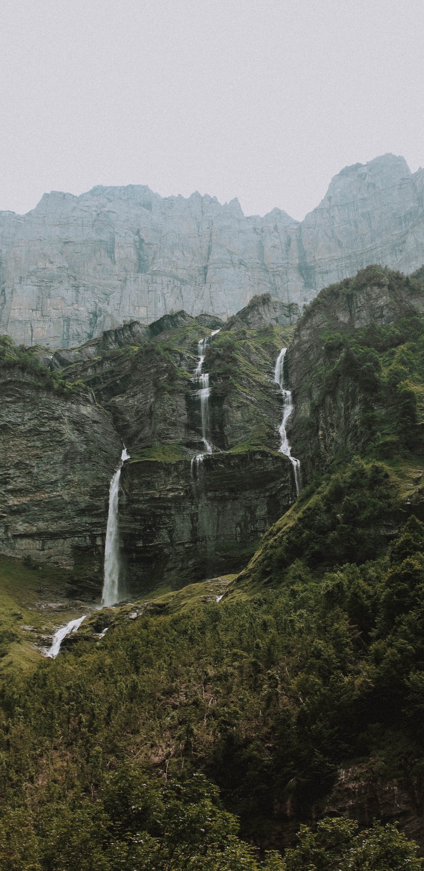Обои Долина, водопад, природный ландшафт, обрыв, пейзажи гор в разрешении 1440x2960