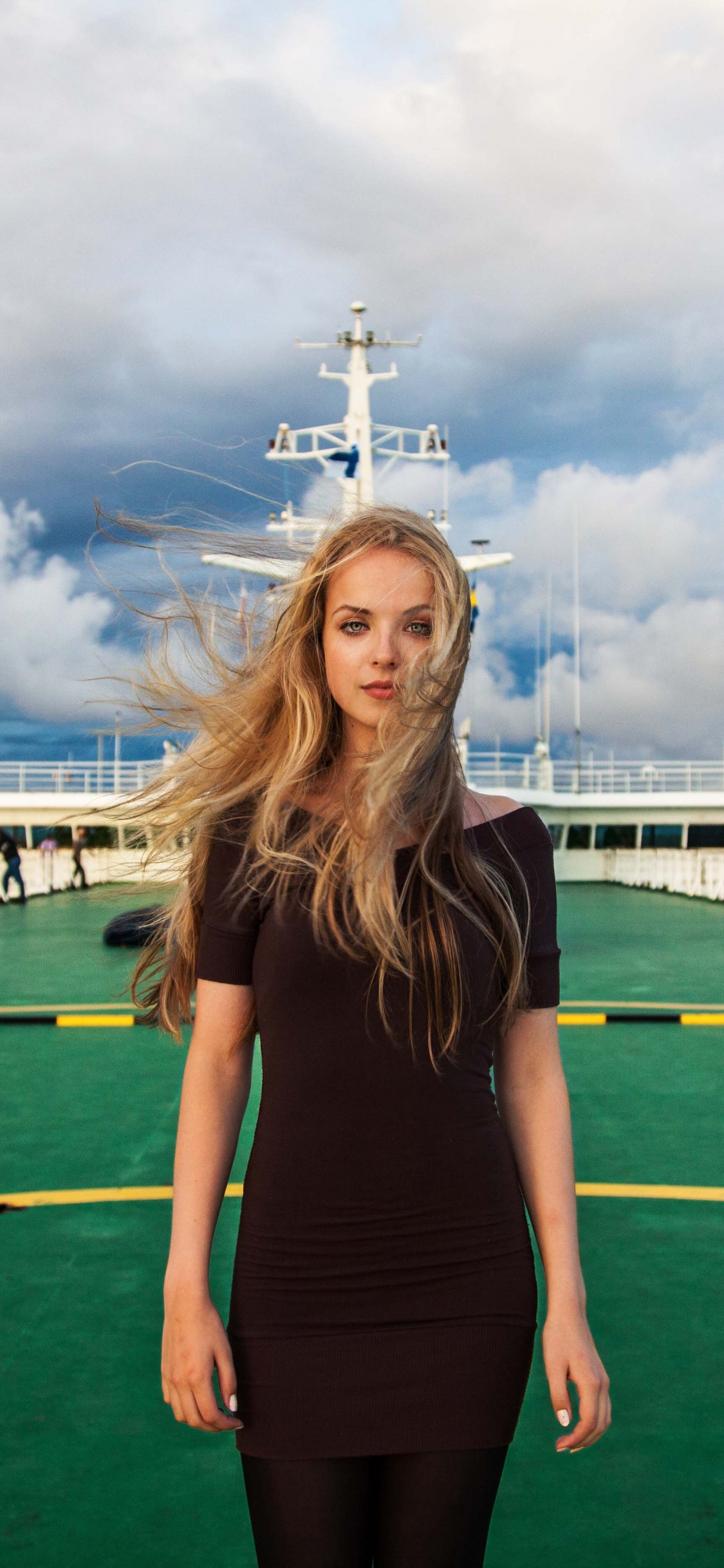 Обои Михаела Норок, Румыния, Атлас красоты, портрет, синий в разрешении 1125x2436