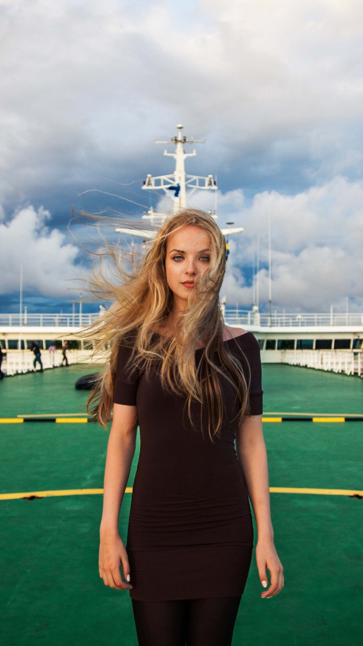 Обои Михаела Норок, Румыния, Атлас красоты, портрет, синий в разрешении 720x1280