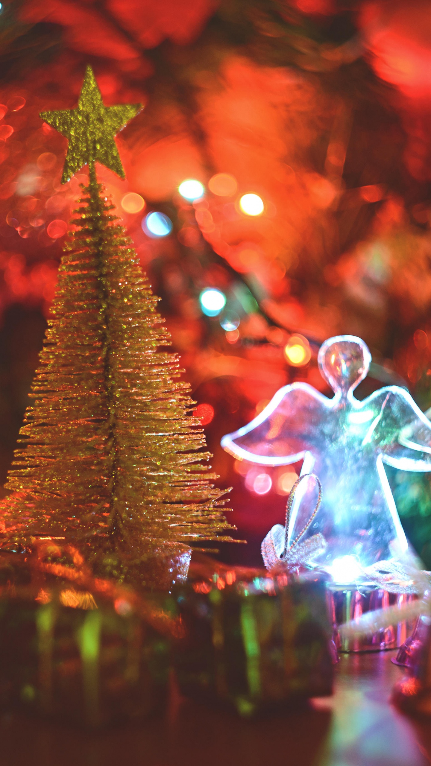 Обои Рождественский день, Новый год, праздник, елка, Рождественские украшения в разрешении 1440x2560