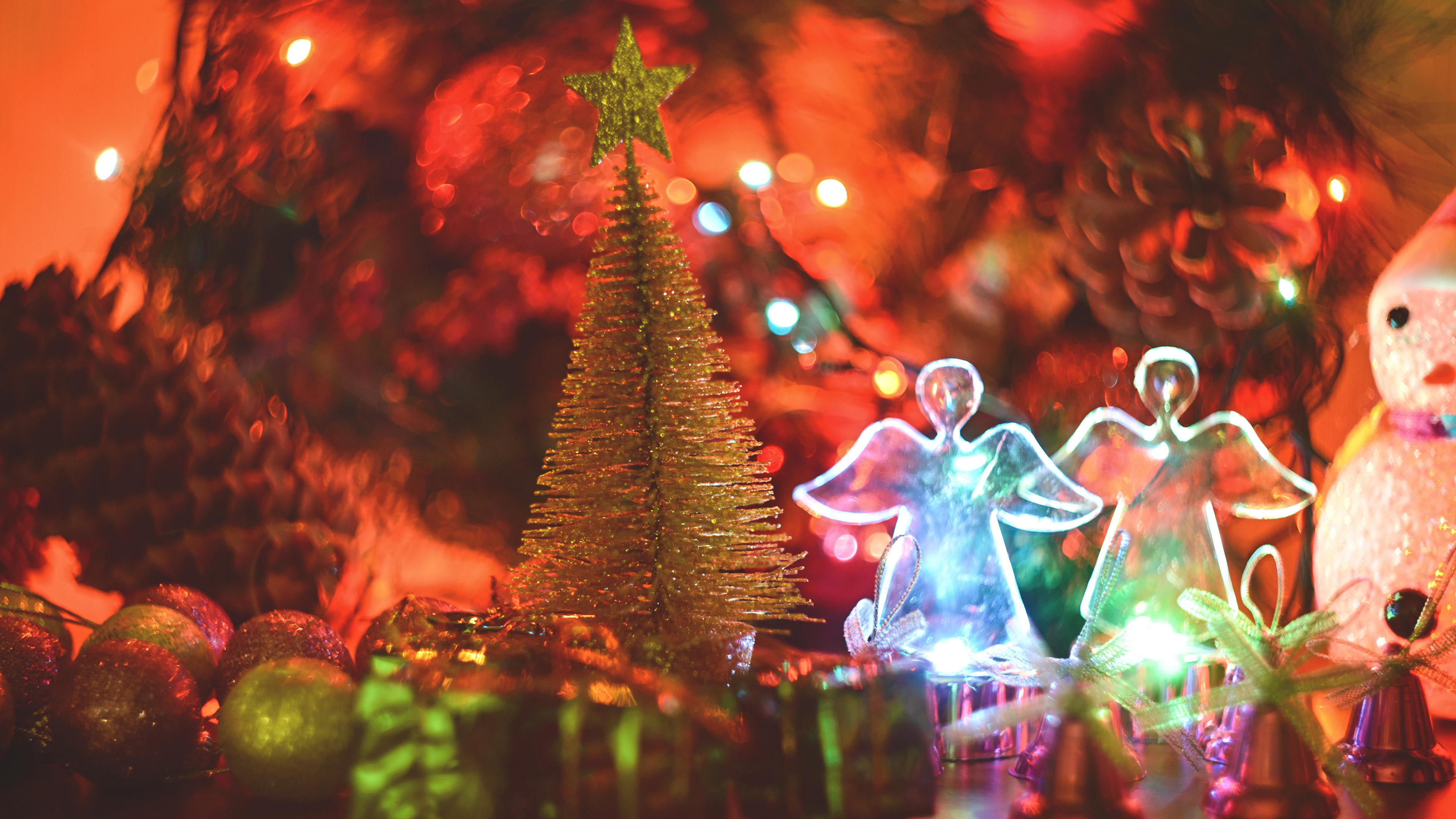 Обои Рождественский день, Новый год, праздник, елка, Рождественские украшения в разрешении 3840x2160