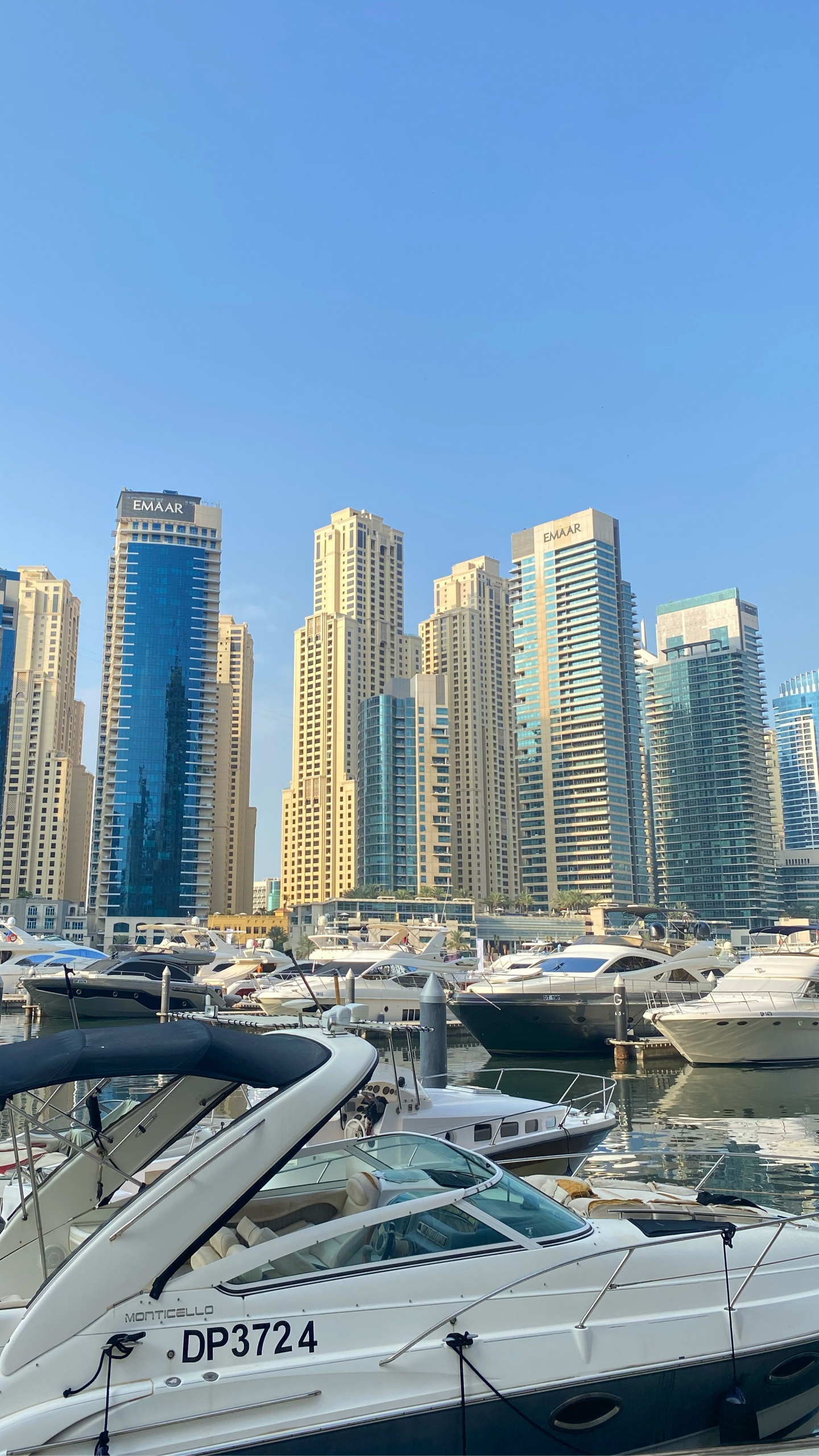 Обои Марина, башня, судно, метрополия, город в разрешении 1440x2560