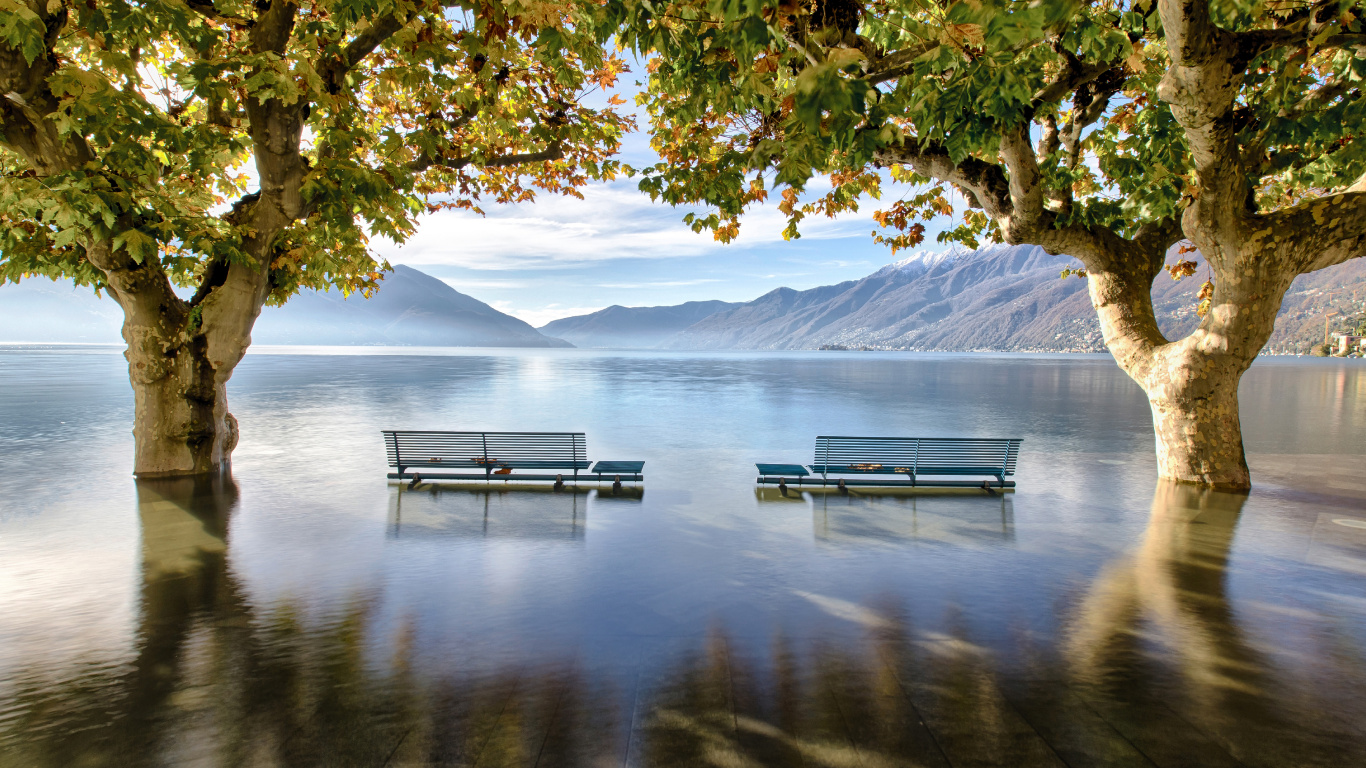 Обои отражение, Озеро Маджоре, Альпы, природа, вода в разрешении 1366x768