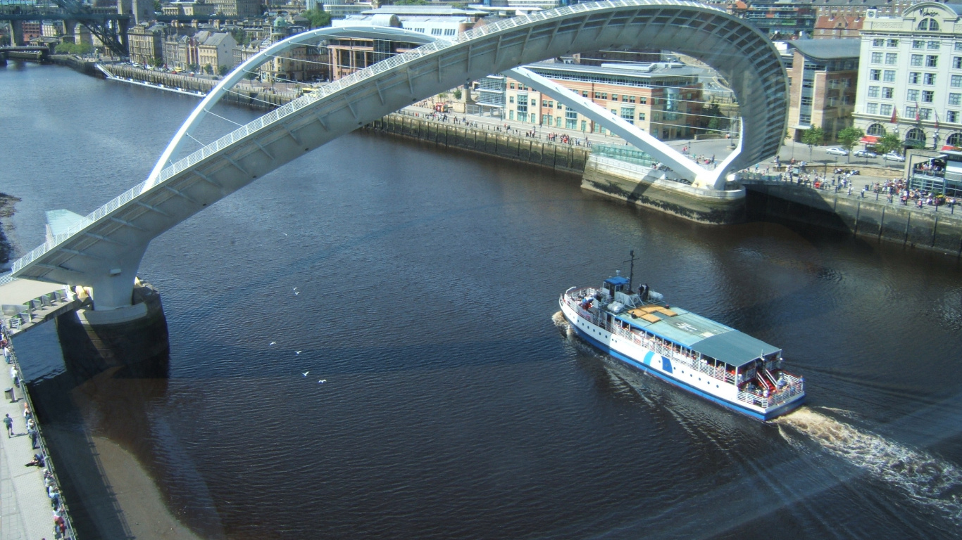 Обои Мост Тысячелетия В Гейтсхеде, мост, разводной мост, Мост Гейтсхед Миллениум, арочный мостик в разрешении 1366x768