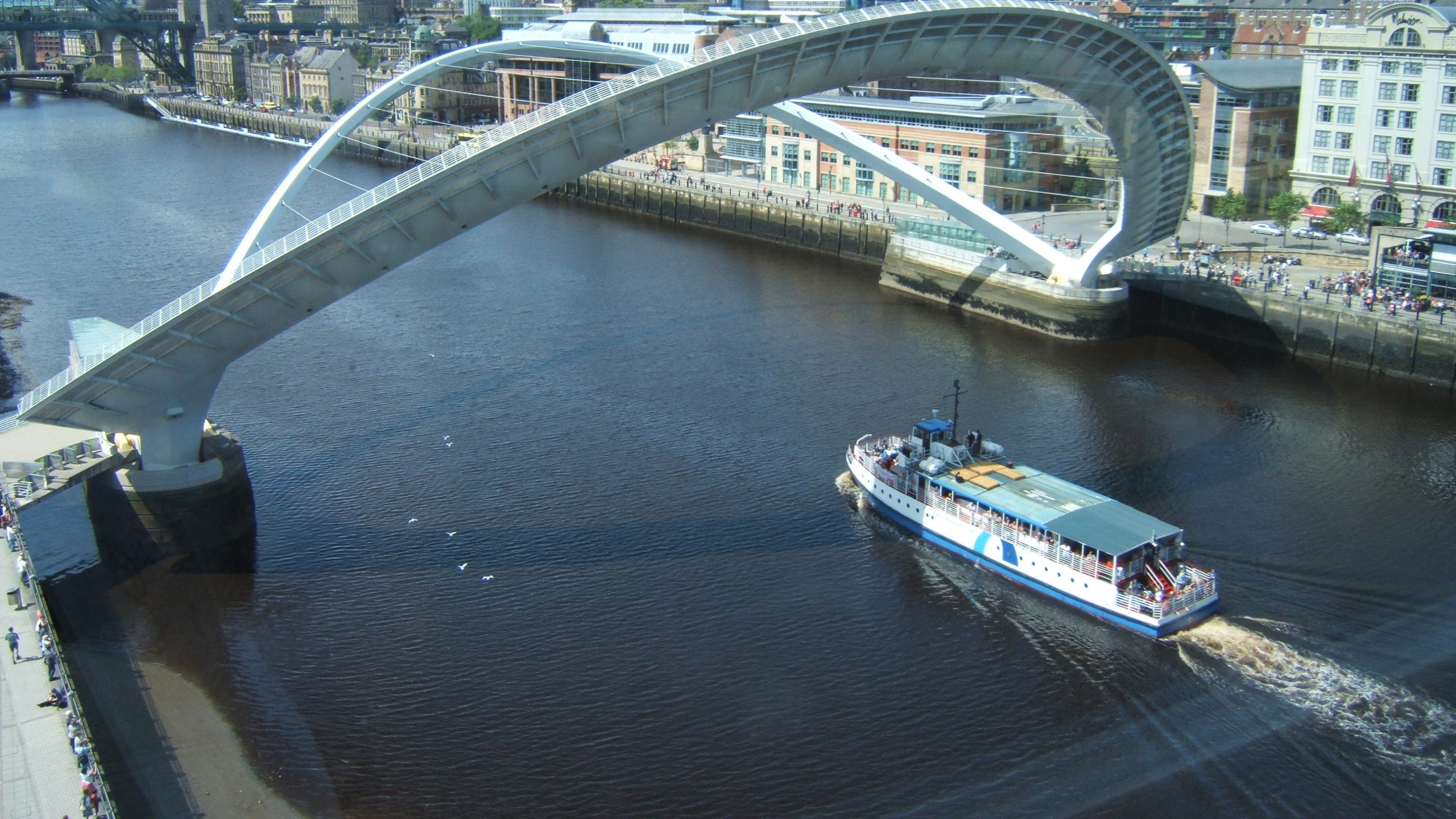 Обои Мост Тысячелетия В Гейтсхеде, мост, разводной мост, Мост Гейтсхед Миллениум, арочный мостик в разрешении 2560x1440