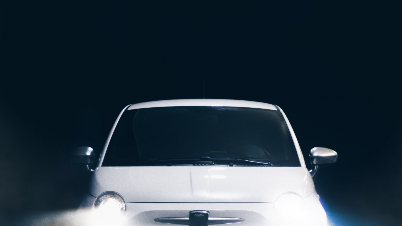 Обои полный размер автомобиля, свет, автомобильное освещение, двери автомобиля, ветровое стекло в разрешении 1366x768