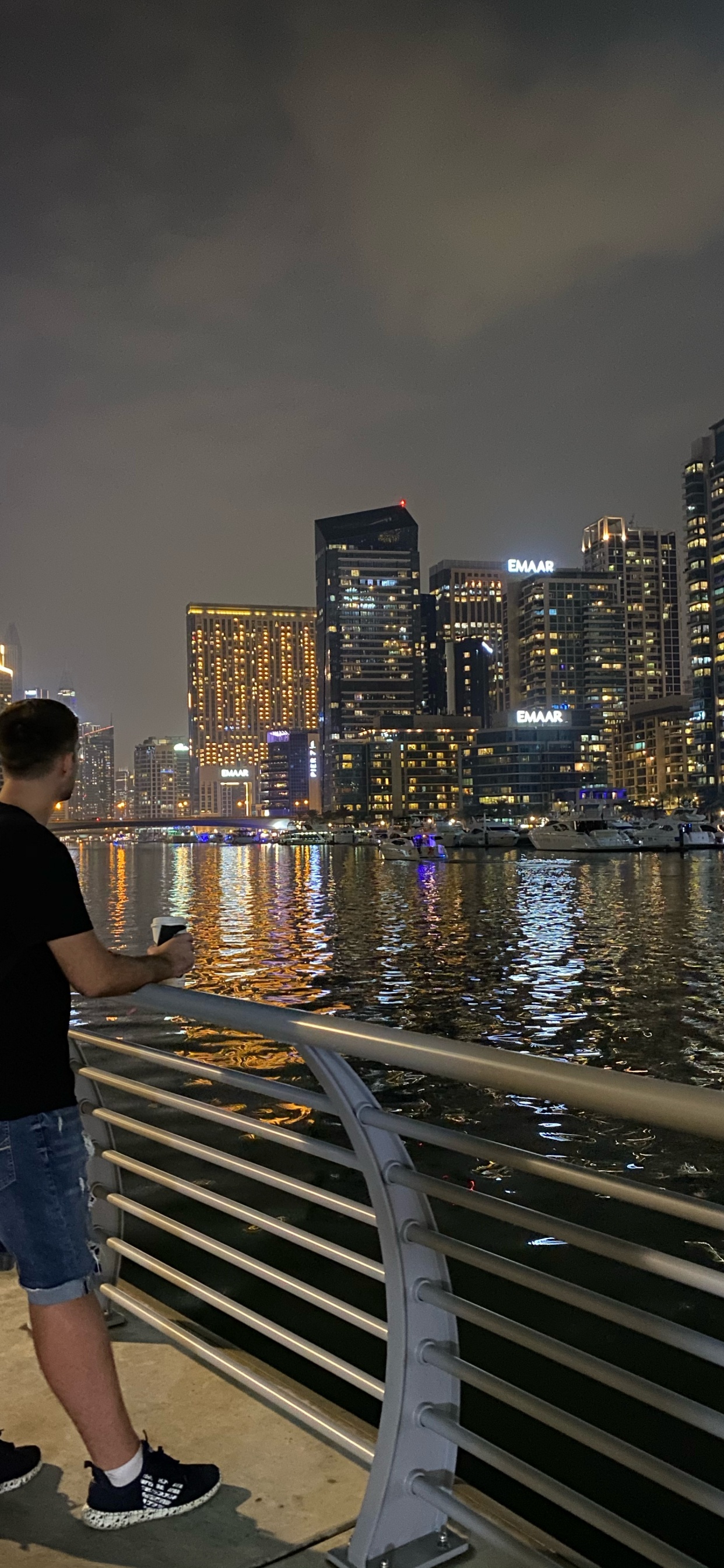 Обои Дубай, отражение, вода, небоскреб, башня в разрешении 1242x2688