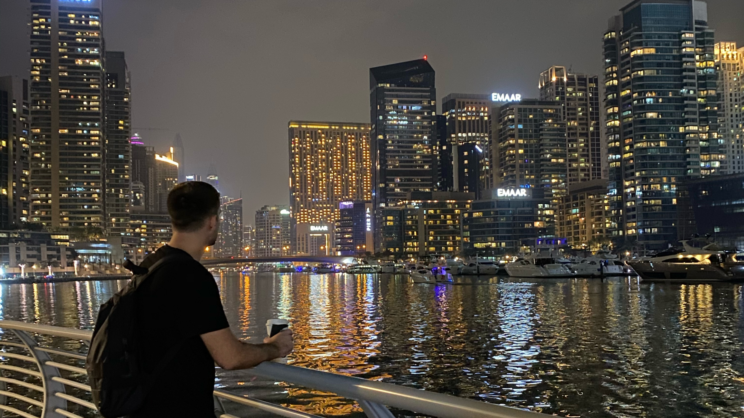 Обои Дубай, отражение, вода, небоскреб, башня в разрешении 2560x1440